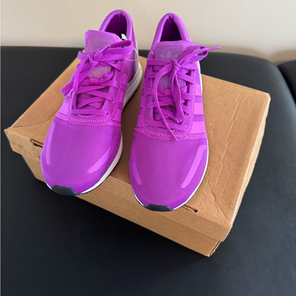 NWOB Adidas Los Angeles Performance Trainer